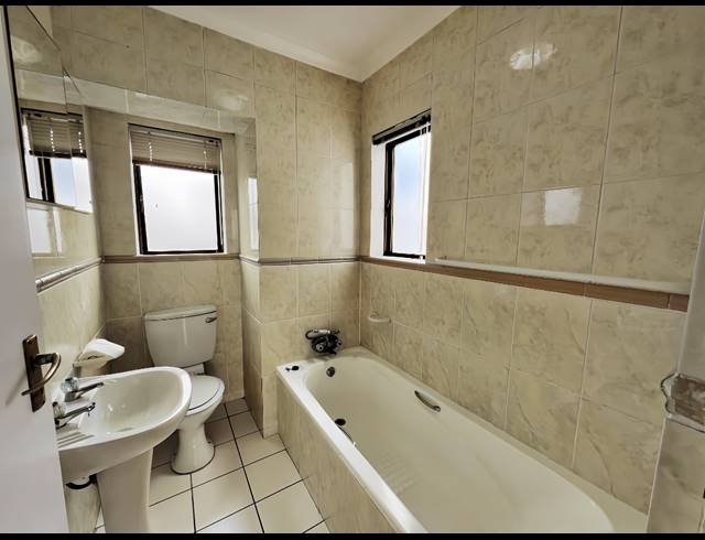 2 BEDROOM APARTMENT TO LET IN MELKBOSSTRAND CENTRAL